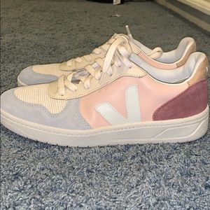 Neutral colors Veja sneakers US size 9